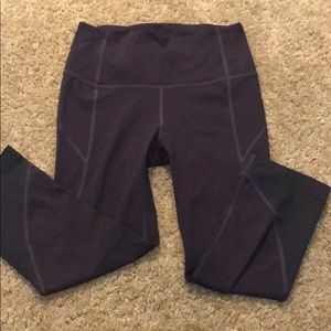 Cute detailed lululemon leggings. Dark purple.
